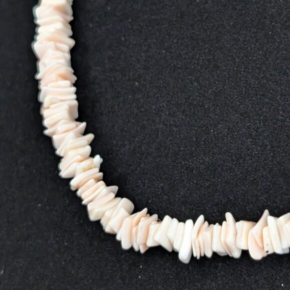 (2/$20) Vintage Beaded Shell Necklace - Picture 3 of 5